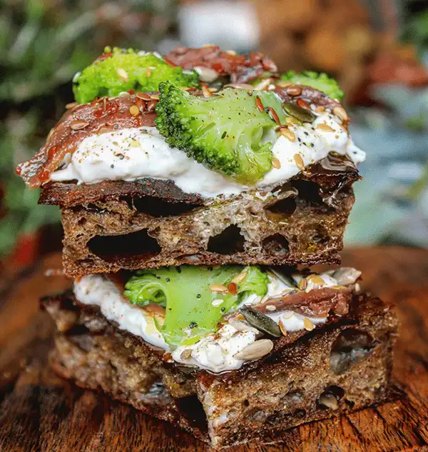 Focaccia with broccoli, Rizzoli Cantabrian anchovies and burrata cheese | Rizzoli