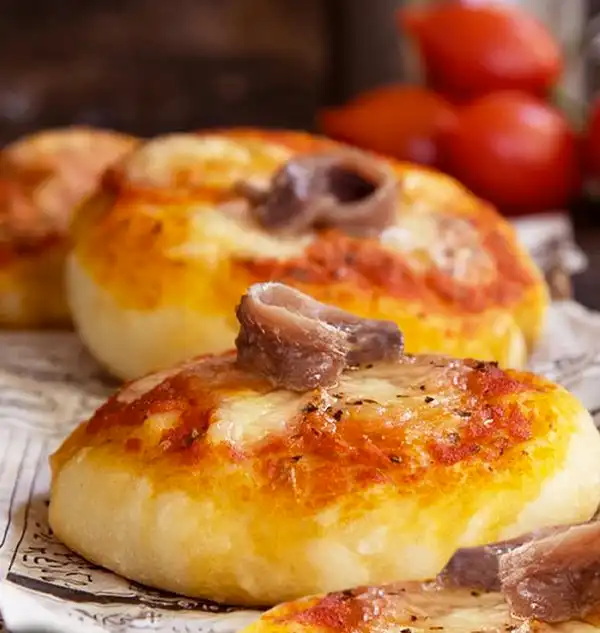 Sicilian Pizzette with Rizzoli anchovies in organic extra virgin olive oil | Rizzoli