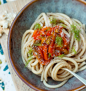 Spaghettoni with anchovy paste and roasted peppers | Rizzoli